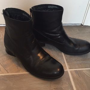 Born Black Leather Boots, Size 8